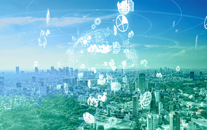 Symbolbild zeigt eine Stadt, die die Immobilienwirtschaft symbolisiert und darüber Icons, die ESG Daten darstellen.
